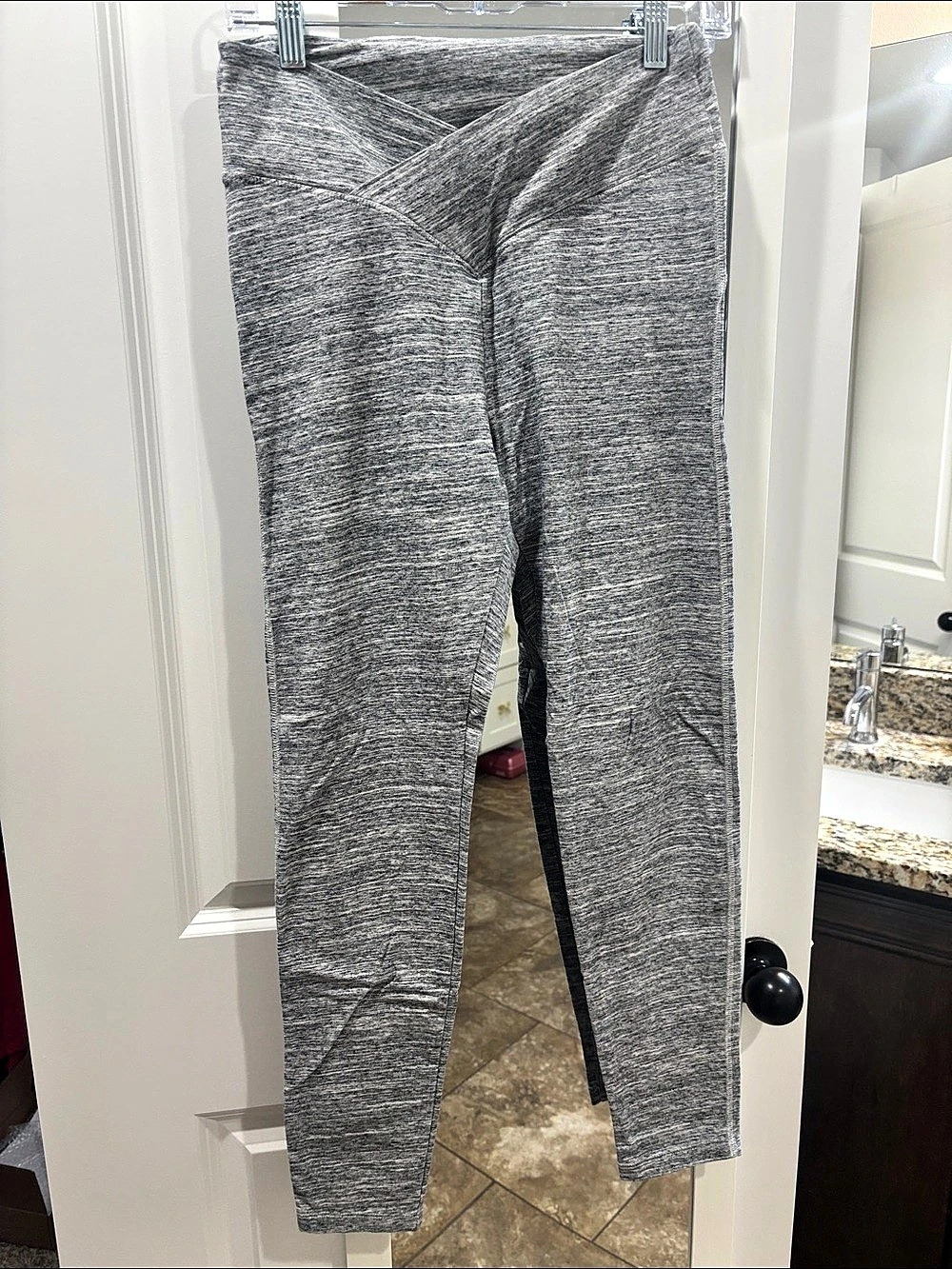 Victoria's Secret PINK Gray Marled Leggings Size Large Like New